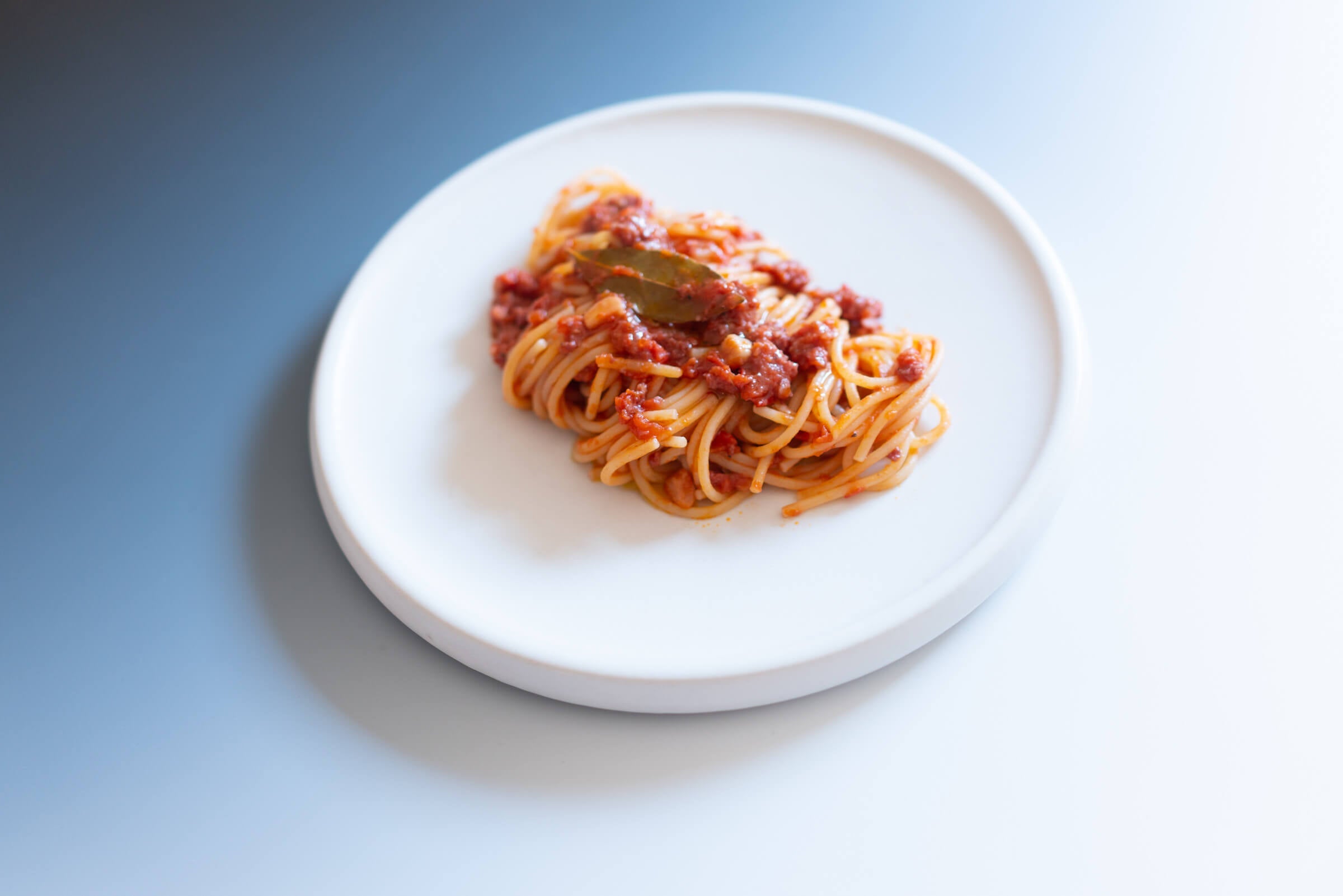 Pasta mit Salsiccia, Rotwein und Lorbeer