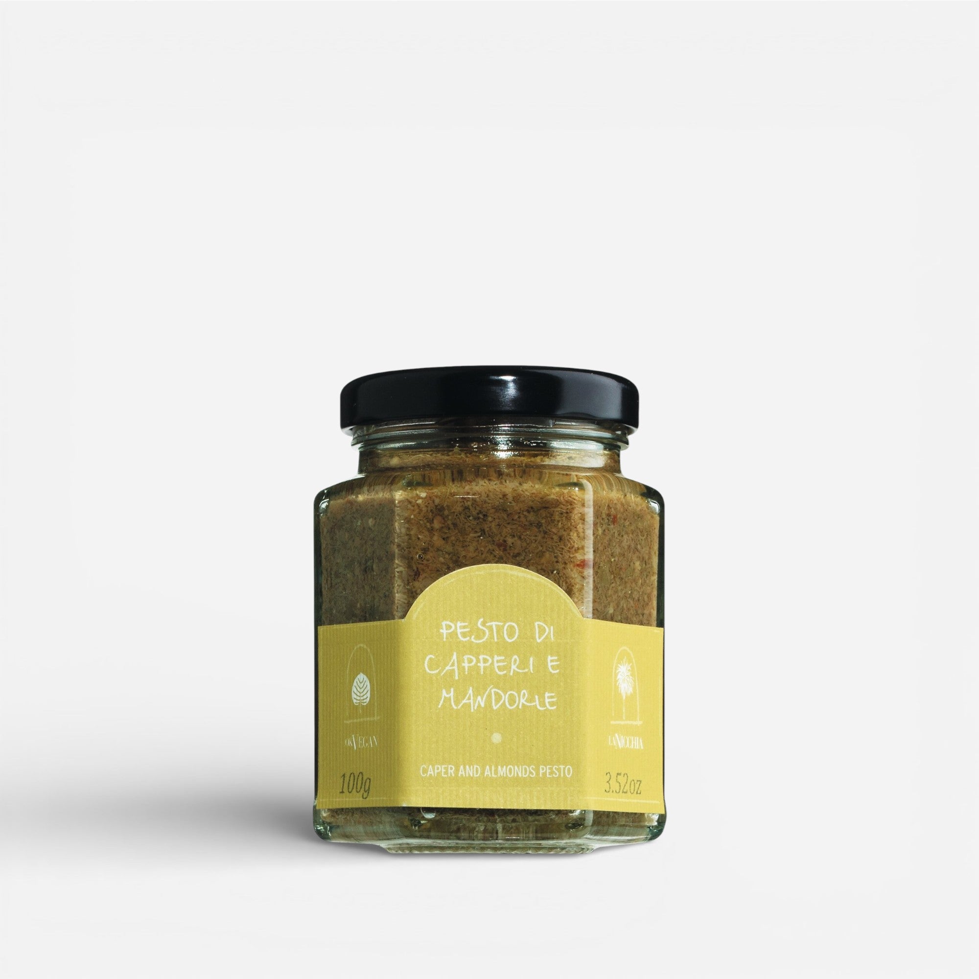 Pesto aus Kapern, Mandeln und Basilikum